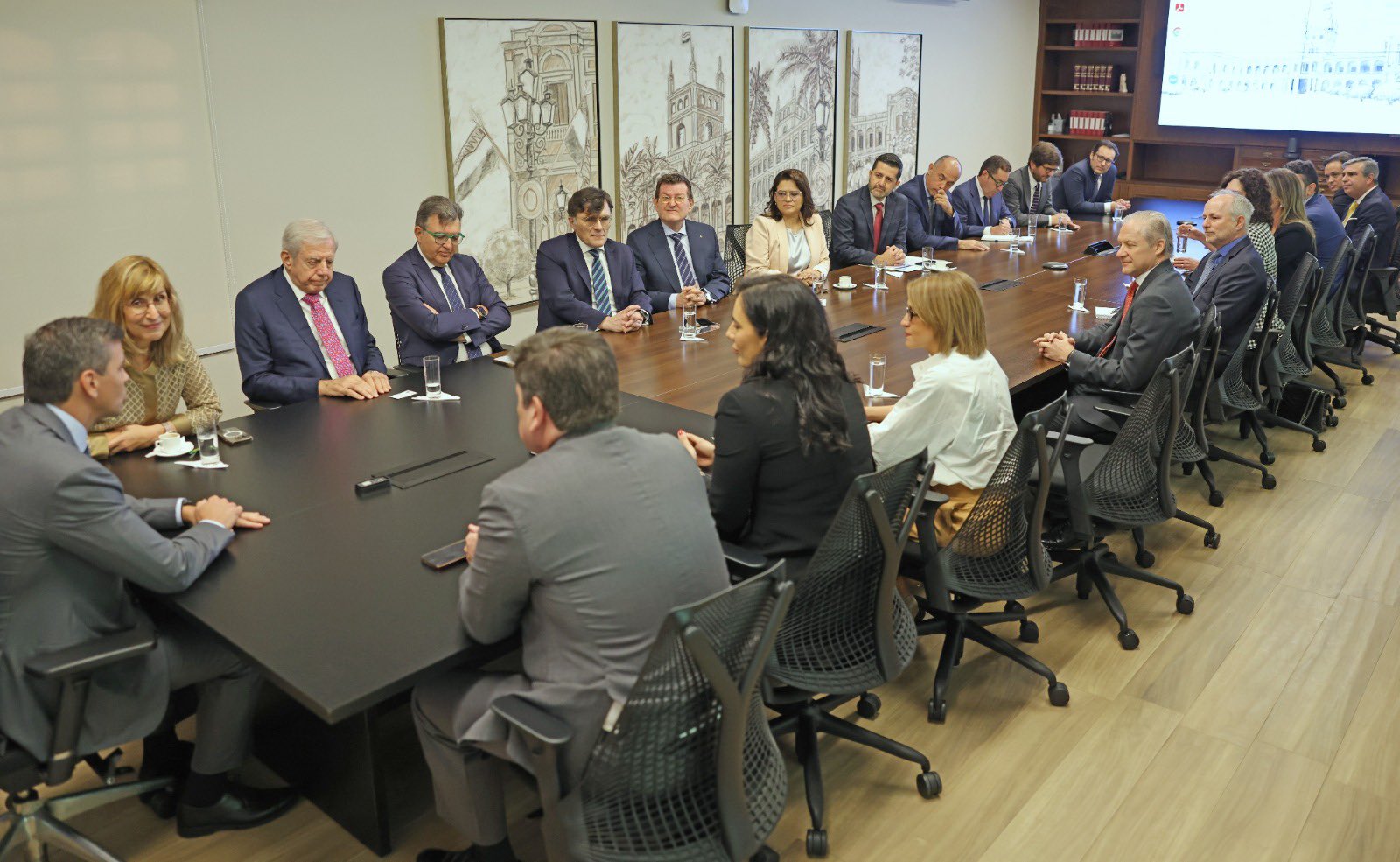 Empresarios iberoamericanos visitan el país para conocer potencial de inversión