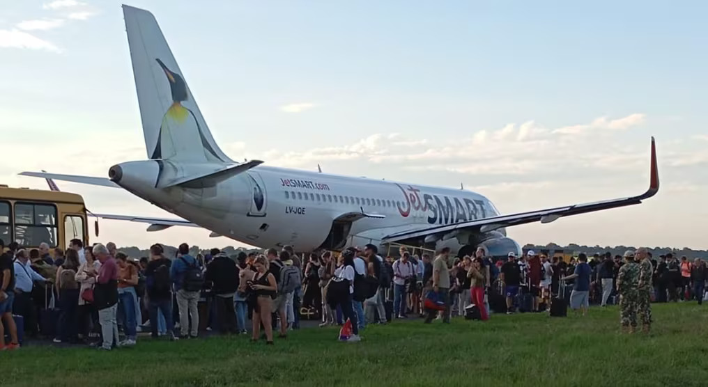 Falsa alarma de bomba alborotó vuelo en el Silvio Pettirossi